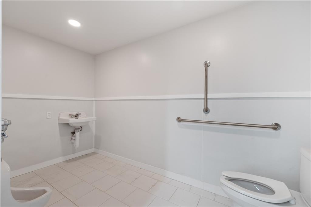 200 East 8th Avenue Homestead, PA 15120 - Photo 28 of 50 a bathroom with a shower