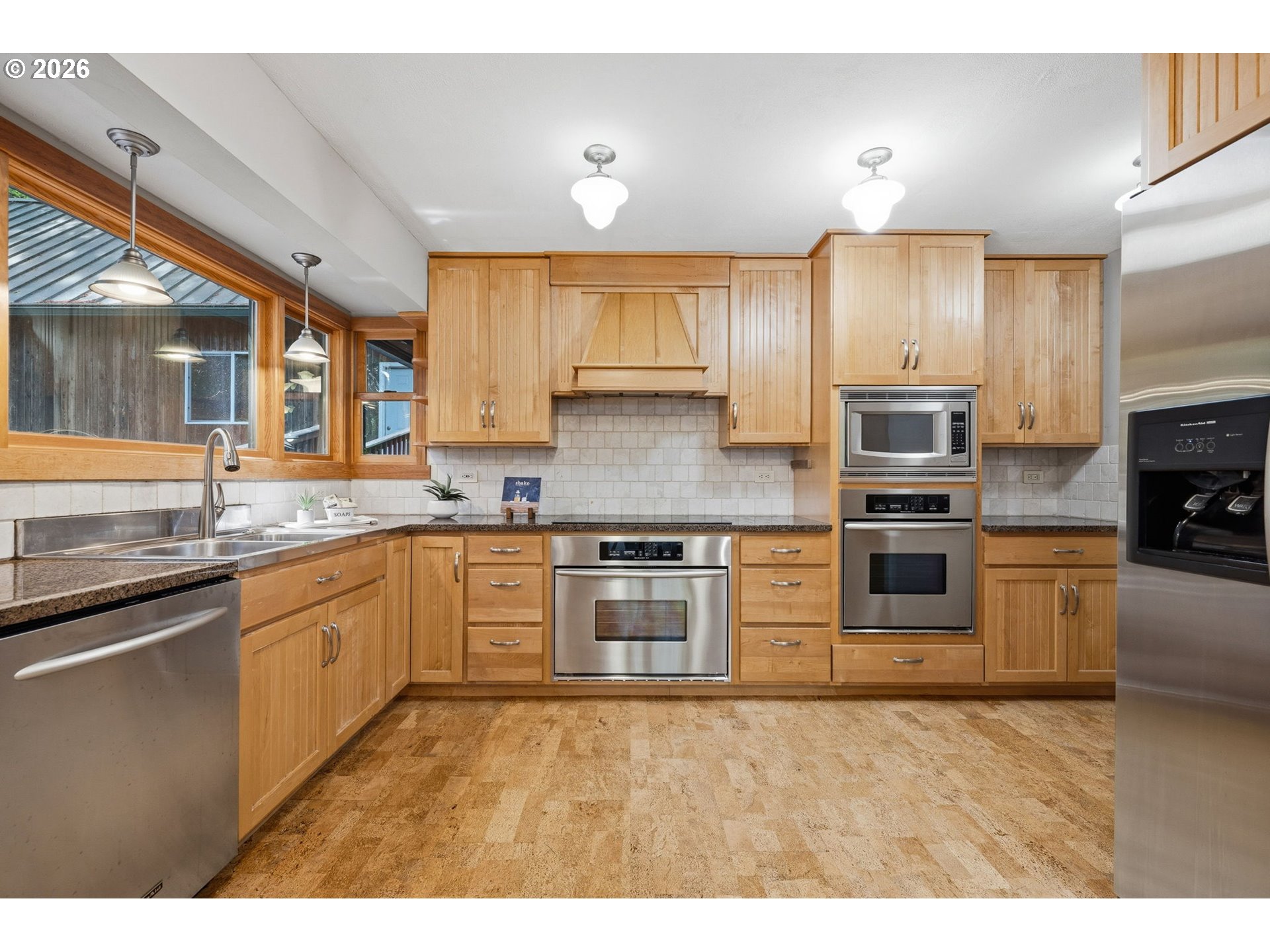 8122 Southwest 54th Avenue Portland, OR 97219 - Photo 13 of 42