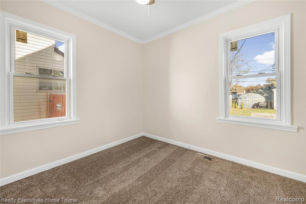 27336 Ridgewood Street Roseville, MI 48066 - Photo 10 of 24