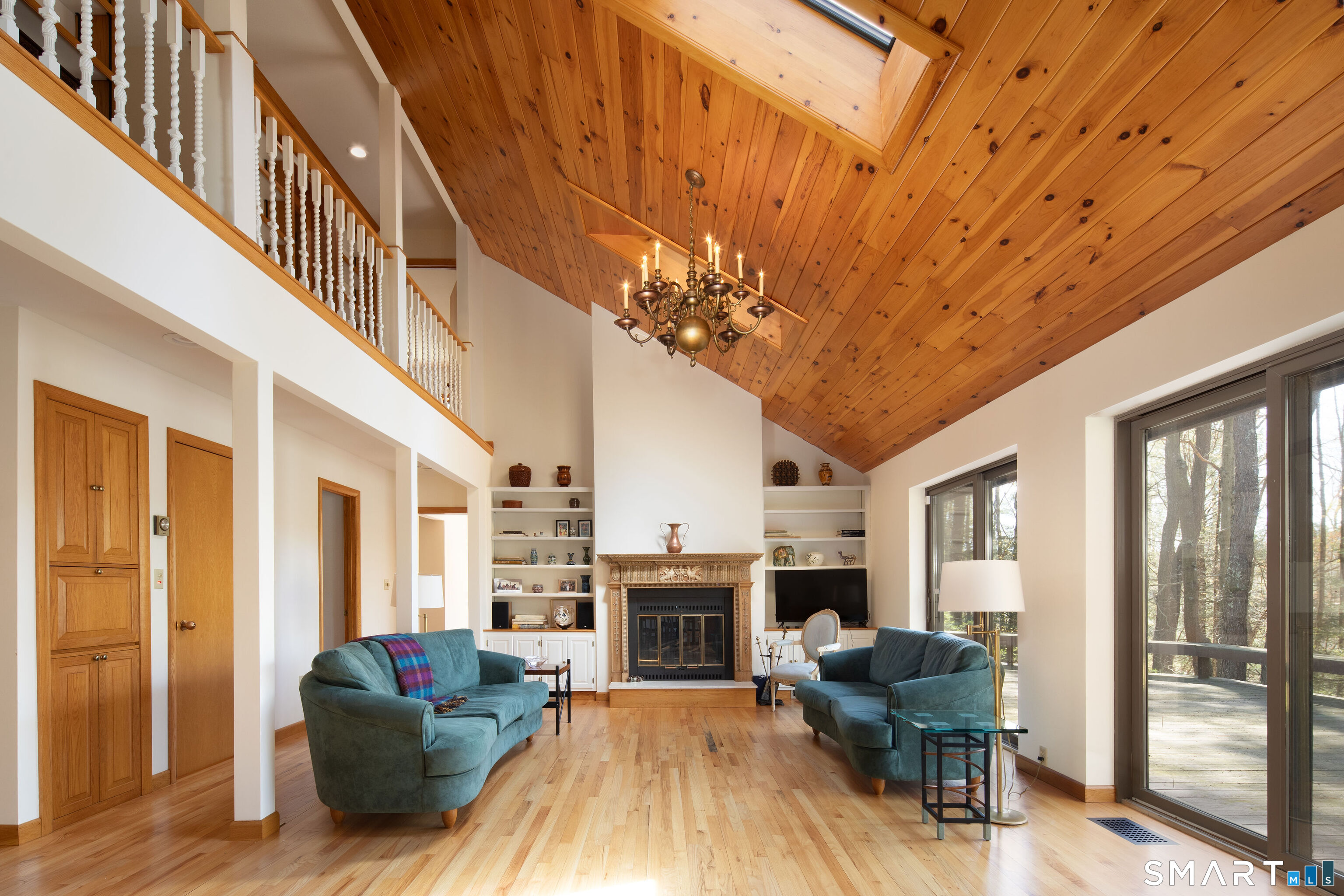 150 Sunset Ridge Road - vaulted ceiling, skylights, fireplace, balcony, sliders to Deck