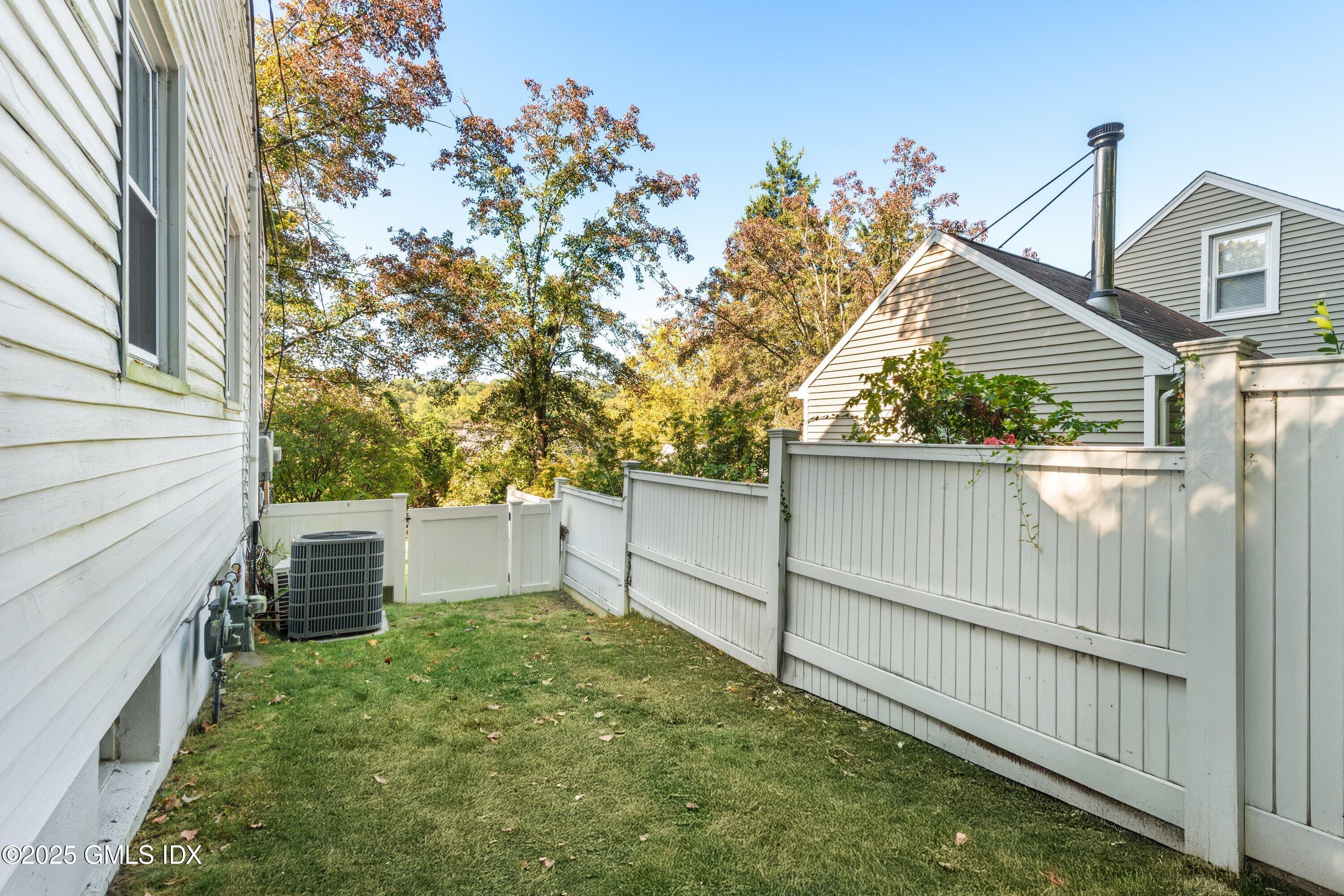 3 Green Lane Greenwich, CT 06831 - Photo 4 of 24 a view of a backyard