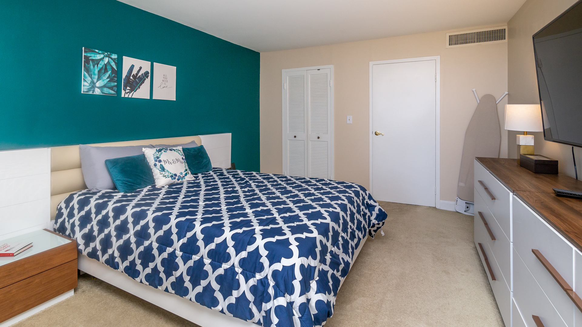 6033 North Sheridan Road, Unit 10L Chicago, IL 60660 - Photo 8 of 23