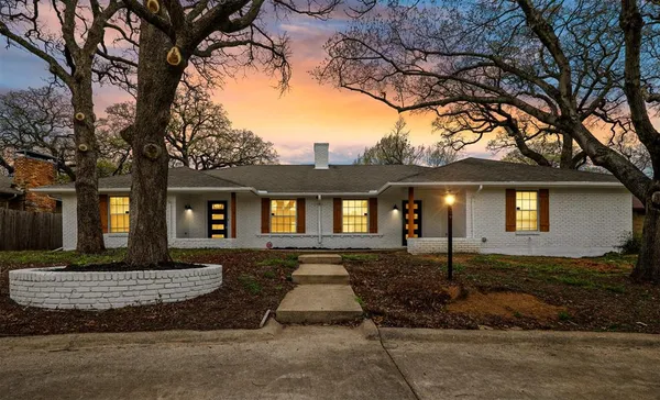 $2,300 | 3524 Shady Valley Drive, Arlington, TX 76013