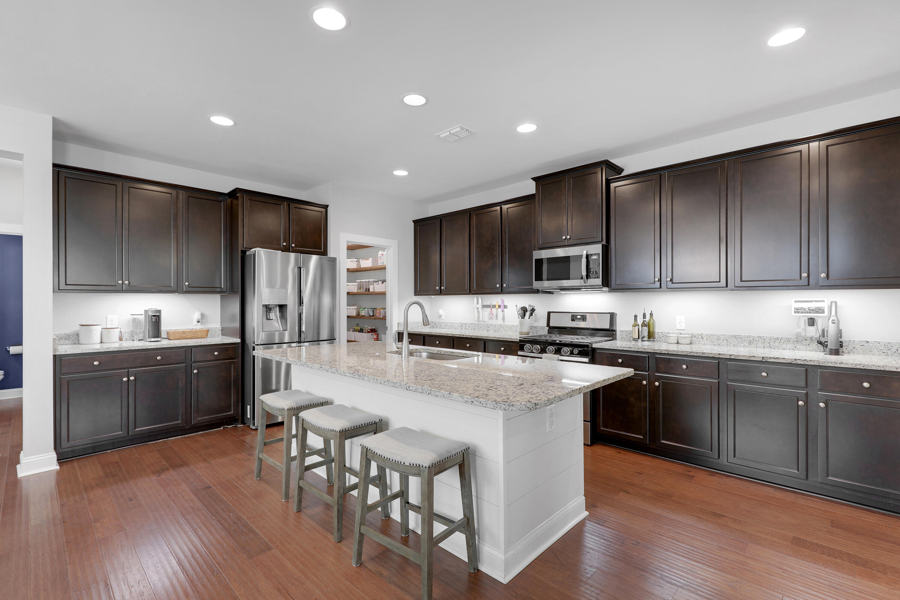 1508 Roustabout Way Charleston, SC 29414 - Photo 5 of 43 1508 Roustabout Expansive Kitchen and Pa