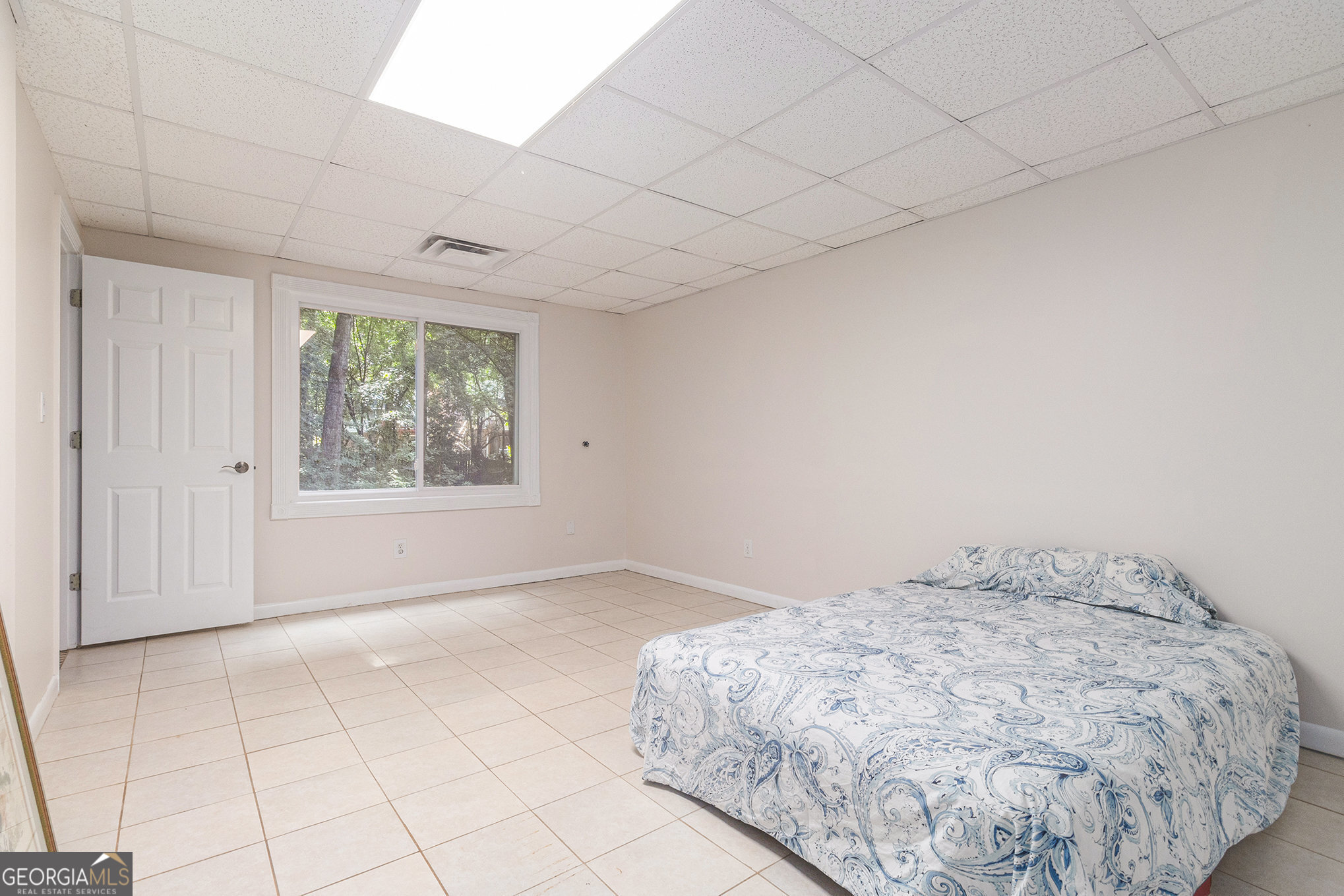 1402 McLendon Drive Decatur, GA 30033 - Photo 12 of 26 Primary bedroom in apartment