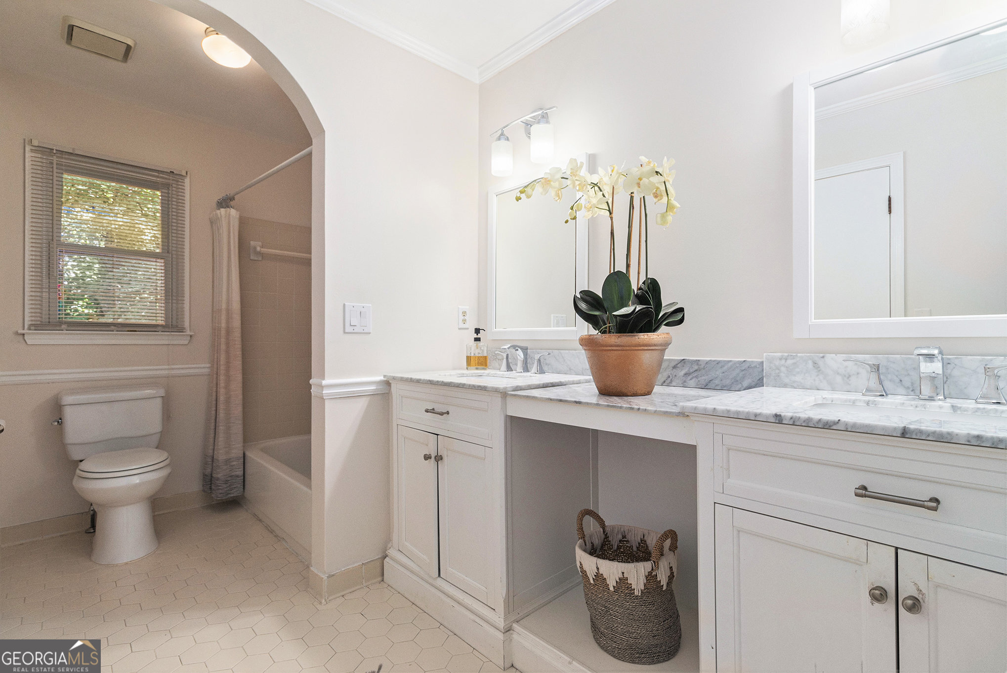 1402 McLendon Drive Decatur, GA 30033 - Photo 8 of 26 Primary bath -ensuite