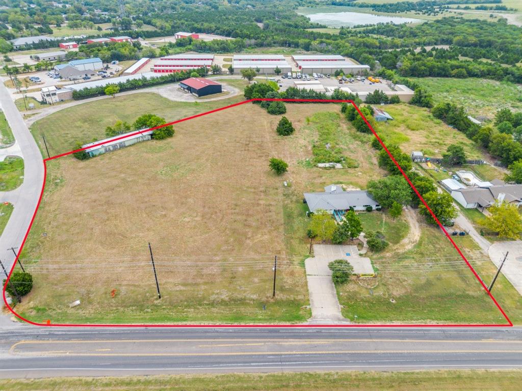 5811 Horizon & 00 Ranch Trail Road Rockwall, TX 75032 - Photo 7 of 18 a view of a swimming pool with a yard and plants