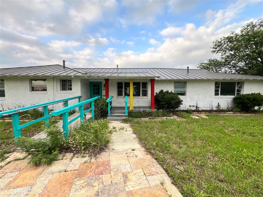 5811 Horizon & 00 Ranch Trail Road Rockwall, TX 75032 - Photo 9 of 18 a front view of house with yard and green space