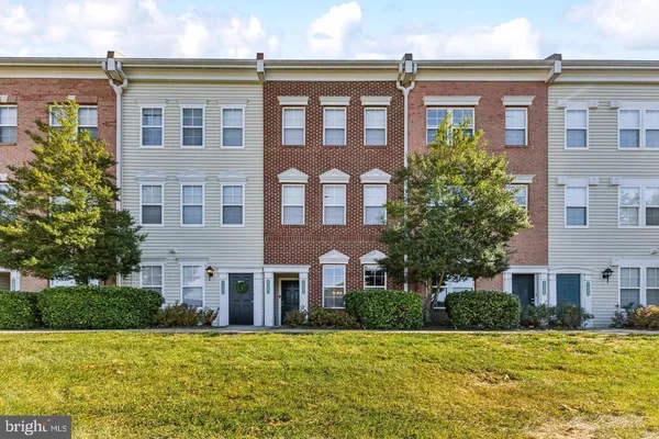 $2,000 | 42393 Goldenseal Square, Brambleton, VA 20148