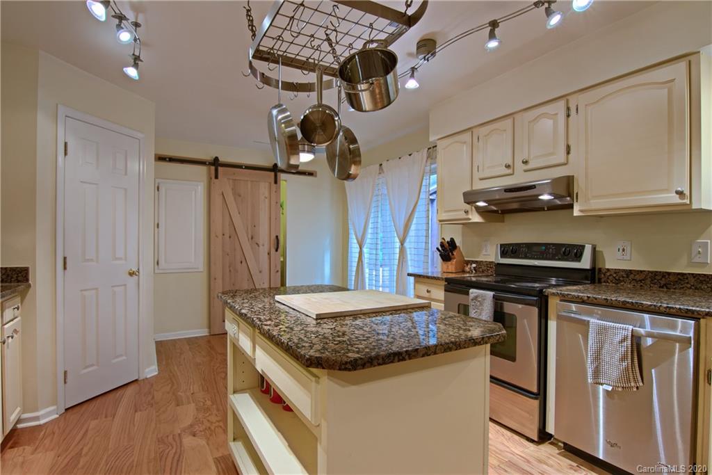 2 Country Road Hendersonville, NC 28791 - Photo 11 of 29 Gallery Image 11