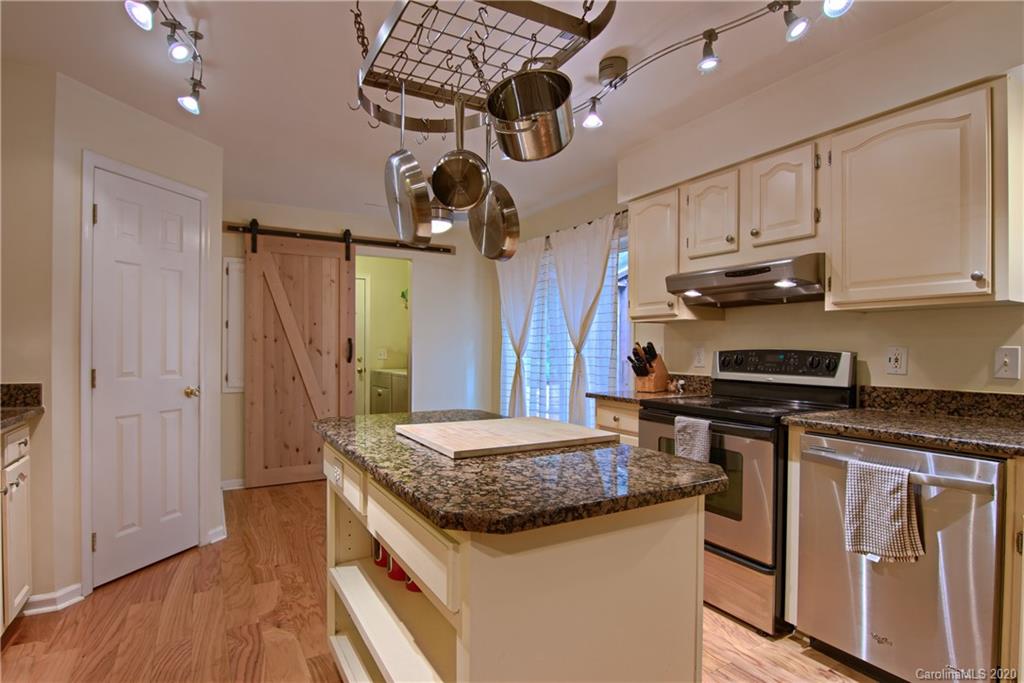 2 Country Road Hendersonville, NC 28791 - Photo 12 of 29 Gallery Image 12