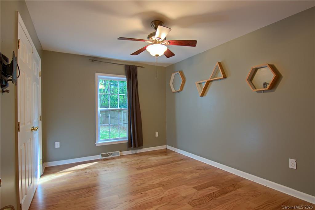 2 Country Road Hendersonville, NC 28791 - Photo 16 of 29 Gallery Image 16