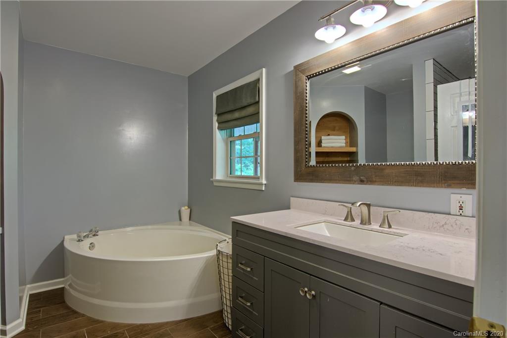 2 Country Road Hendersonville, NC 28791 - Photo 18 of 29 Gallery Image 18