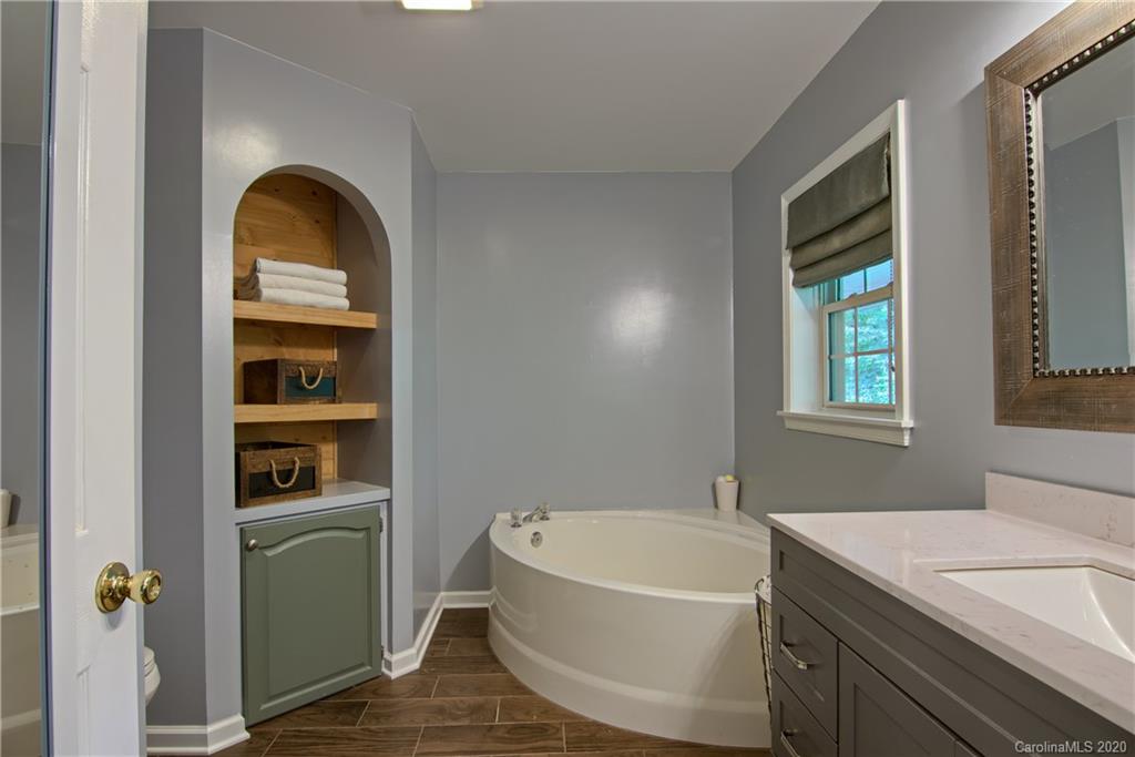 2 Country Road Hendersonville, NC 28791 - Photo 19 of 29 Gallery Image 19