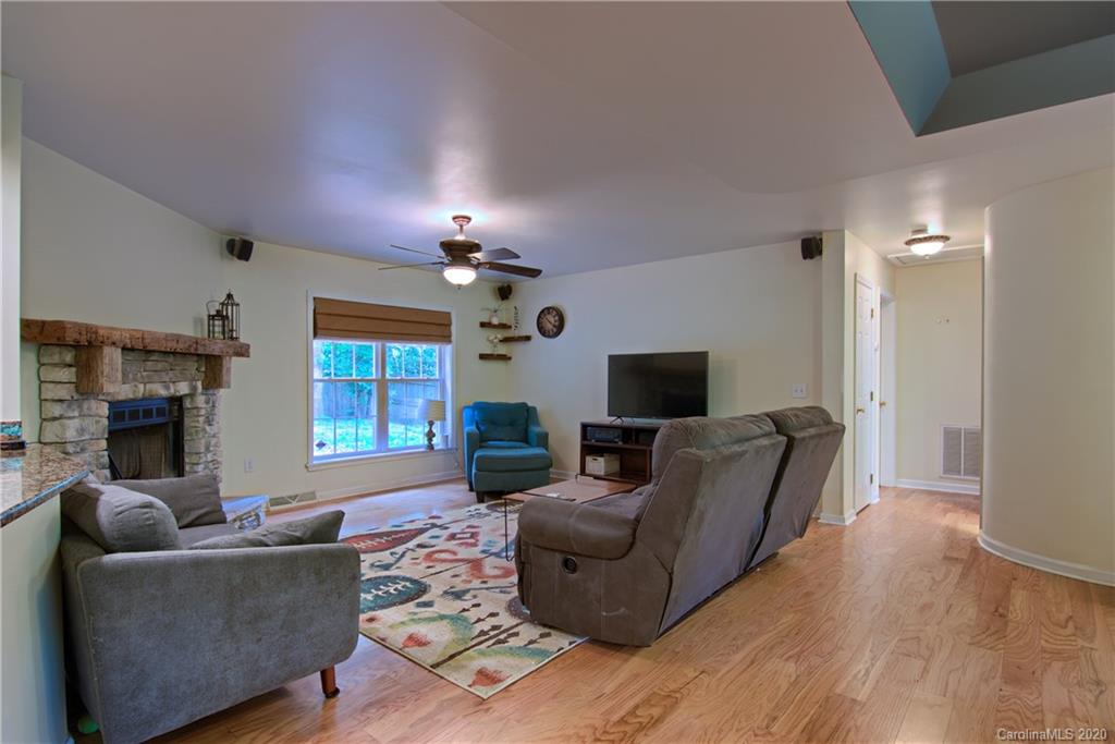 2 Country Road Hendersonville, NC 28791 - Photo 5 of 29 Gallery Image 5