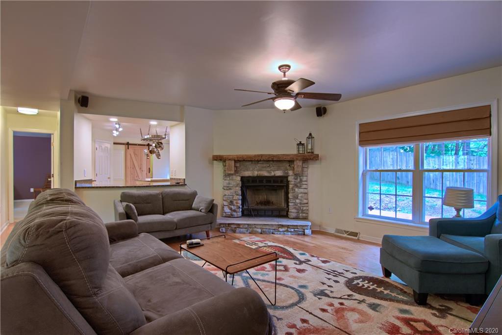 2 Country Road Hendersonville, NC 28791 - Photo 7 of 29 Gallery Image 7