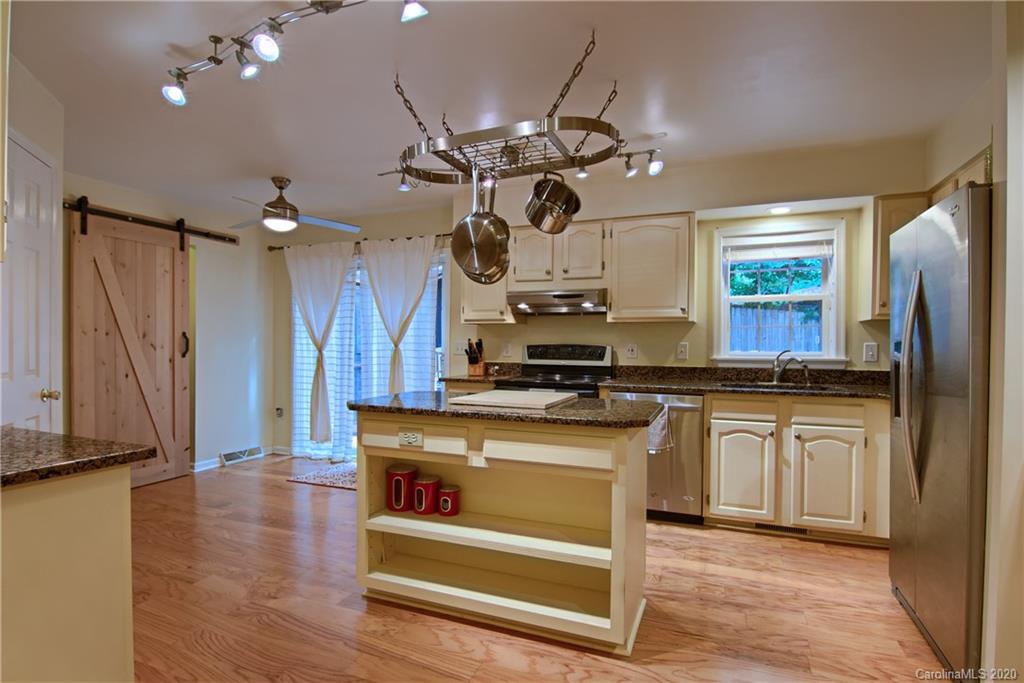 2 Country Road Hendersonville, NC 28791 - Photo 9 of 29 Gallery Image 9