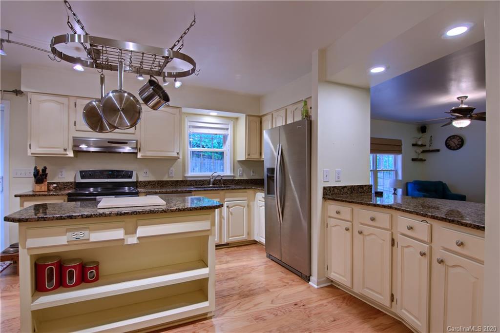2 Country Road Hendersonville, NC 28791 - Photo 10 of 29 Gallery Image 10
