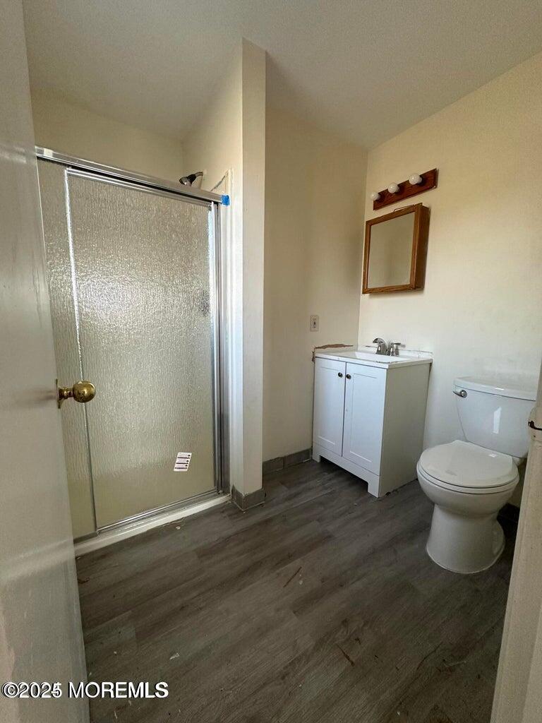 14 3rd Street Keyport, NJ 07735 - Photo 8 of 22 2nd Fl. Bath