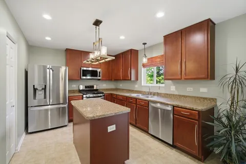 $450,000 | 843 Brahms Road, Volo, IL 60073