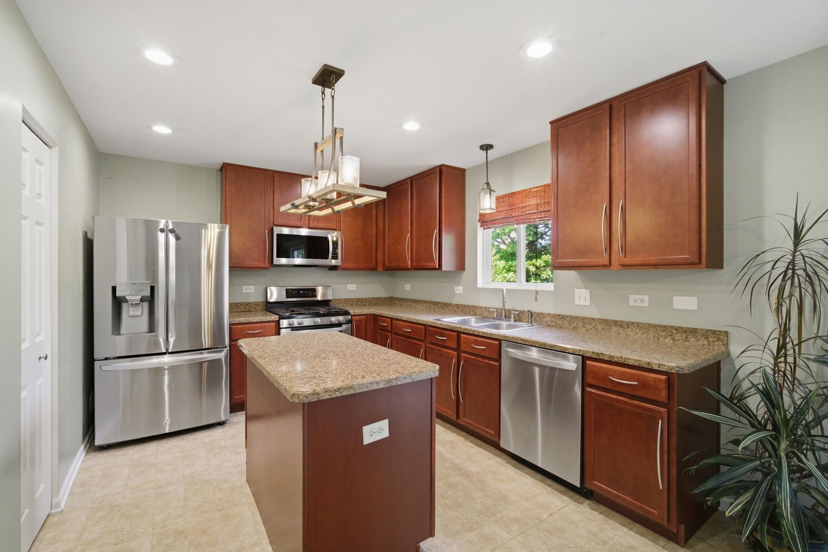 843 Brahms Road Volo, IL 60073 - Photo 6 of 29