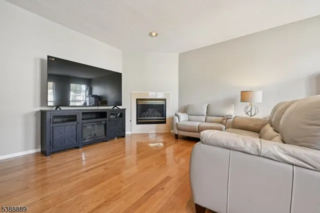 $3,200 | 7 Wildflower Lane, Morristown, NJ 07960