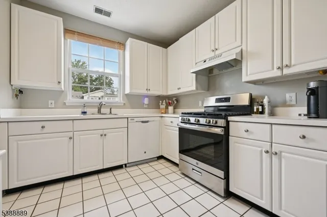 $3,200 | 7 Wildflower Lane, Morristown, NJ 07960