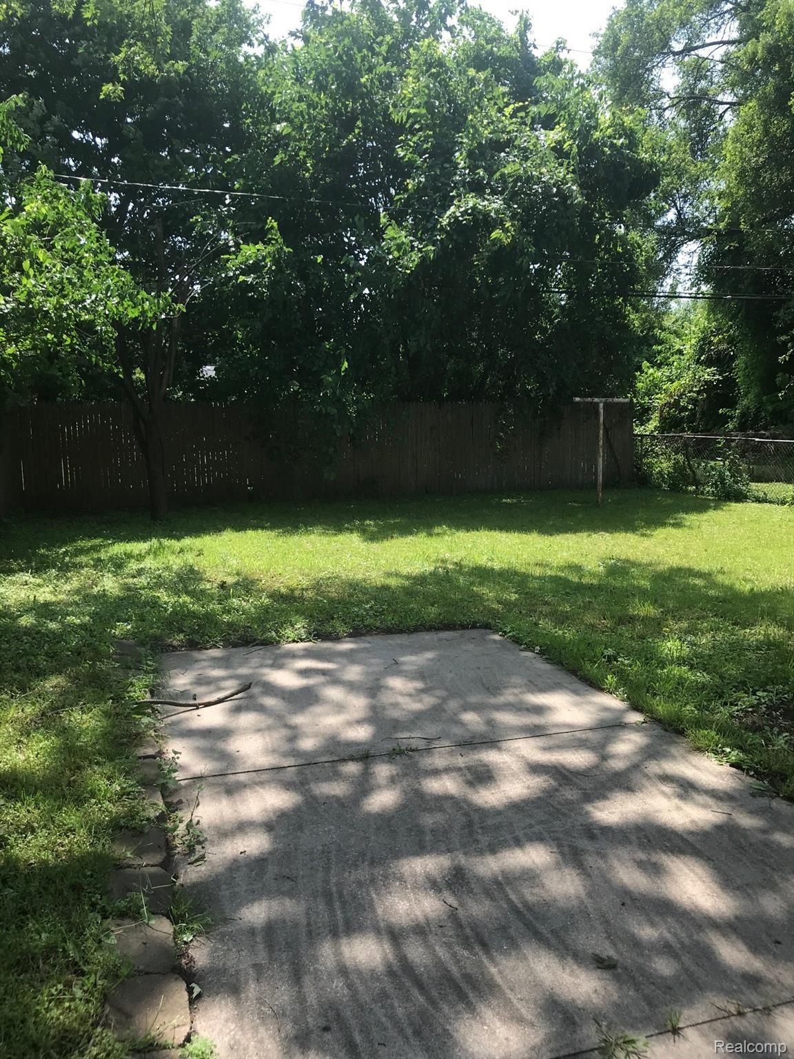 3884 Poplar Avenue Warren, MI 48091 - Photo 17 of 17 IMG_1849.JPG