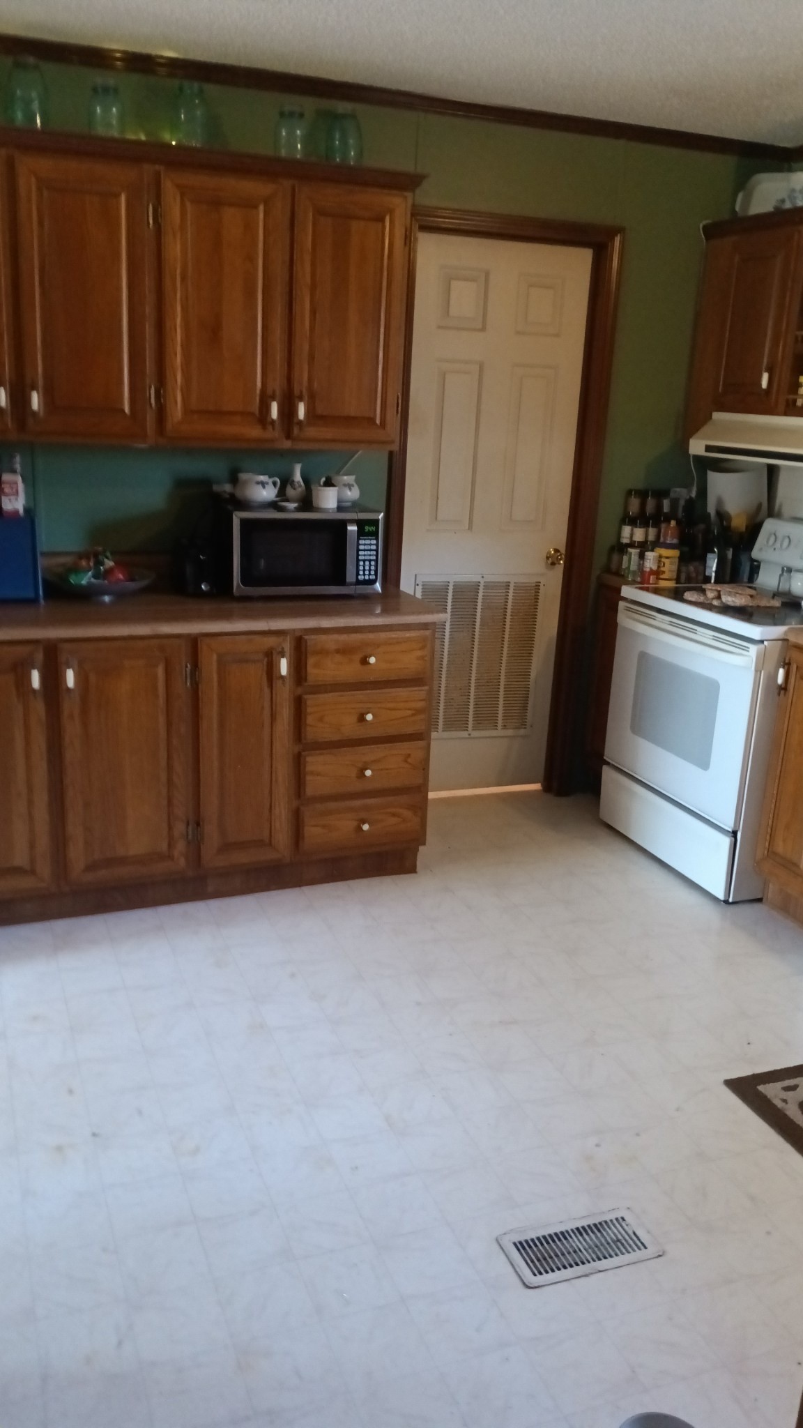 3444 Maxie Jones Road Springfield, TN 37172 - Photo 7 of 15 a view of kitchen with wooden floor