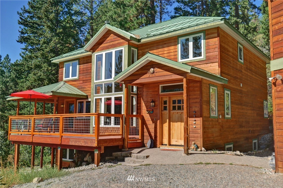 41 Trillium Road Winthrop, WA 98862 - Photo 2 of 39 a front view of a house with balcony