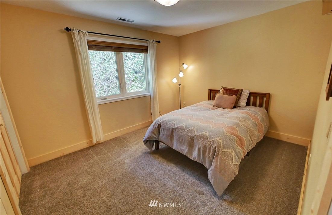 41 Trillium Road Winthrop, WA 98862 - Photo 23 of 39 a bedroom with a bed and window
