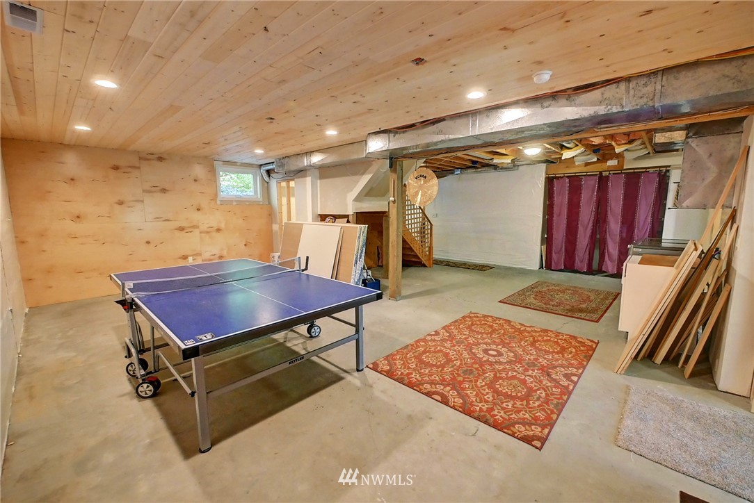 41 Trillium Road Winthrop, WA 98862 - Photo 29 of 39 a room with furniture pool table and a rug
