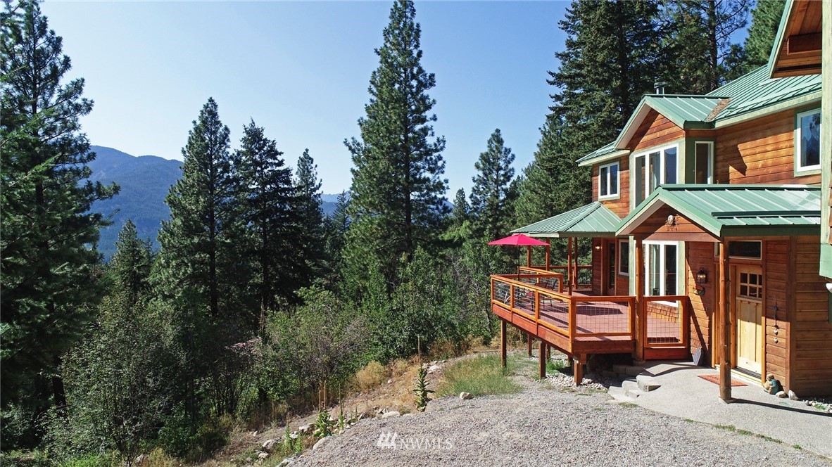 41 Trillium Road Winthrop, WA 98862 - Photo 5 of 39 an aerial view of a house with a yard