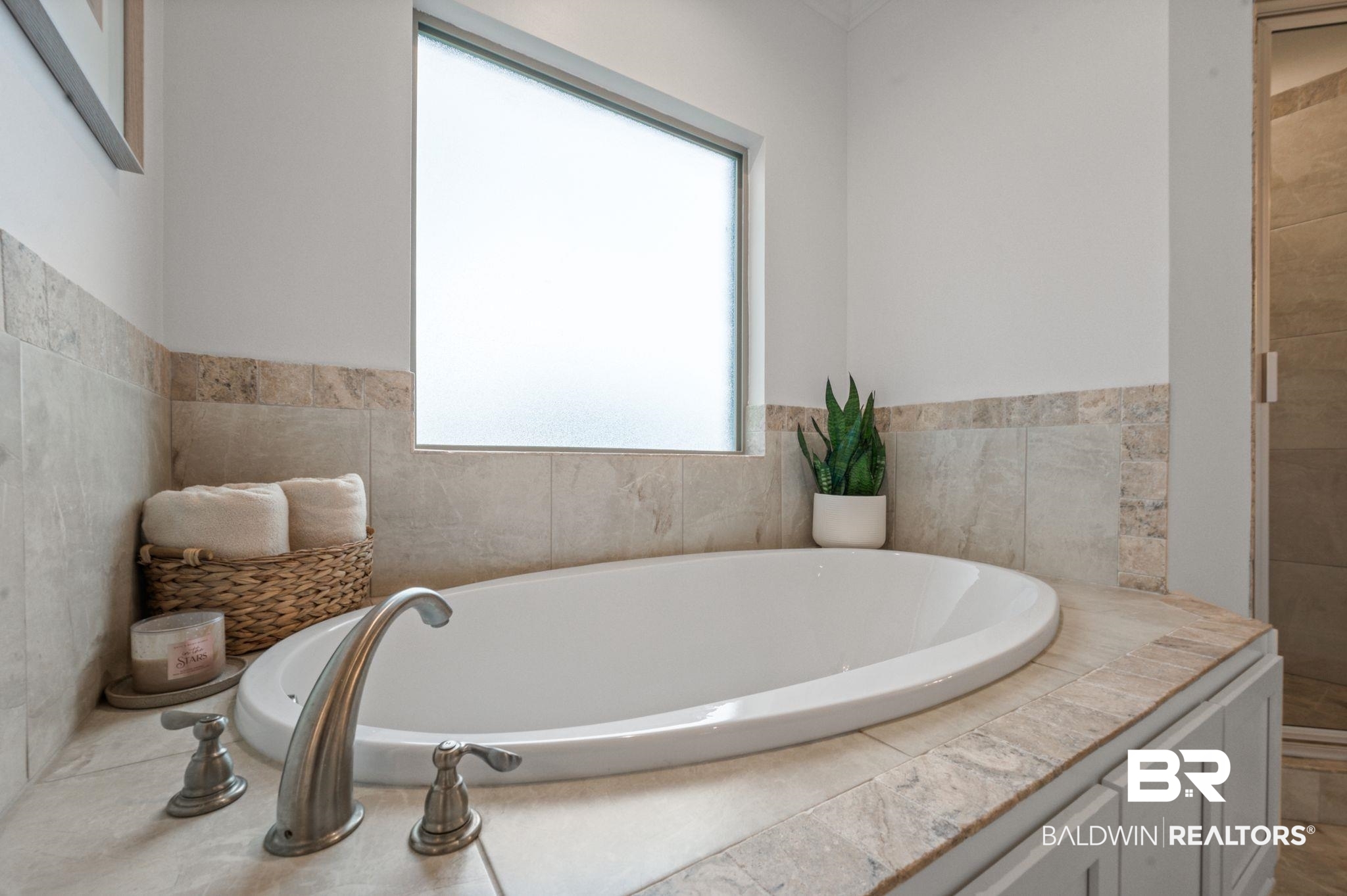 418 Fortune Drive Fairhope, AL 36532 - Photo 28 of 63 Bathroom with plenty of natural light and tiled bath
