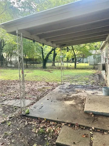 a view of a yard with a tree