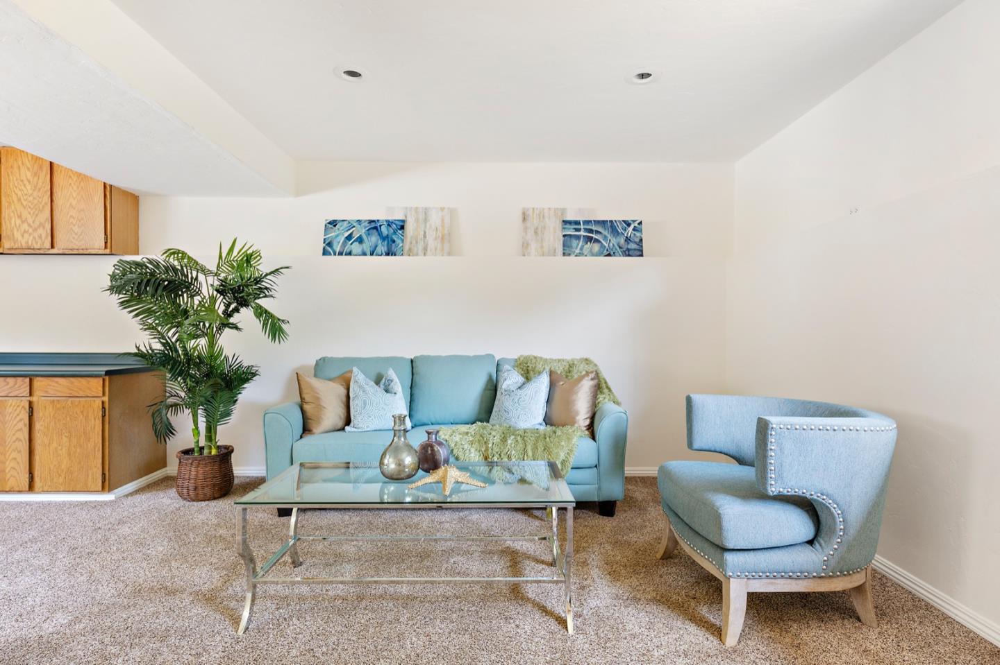 1528 Terra Nova Boulevard Pacifica, CA 94044 - Photo 26 of 32 a living room with furniture and a potted plant