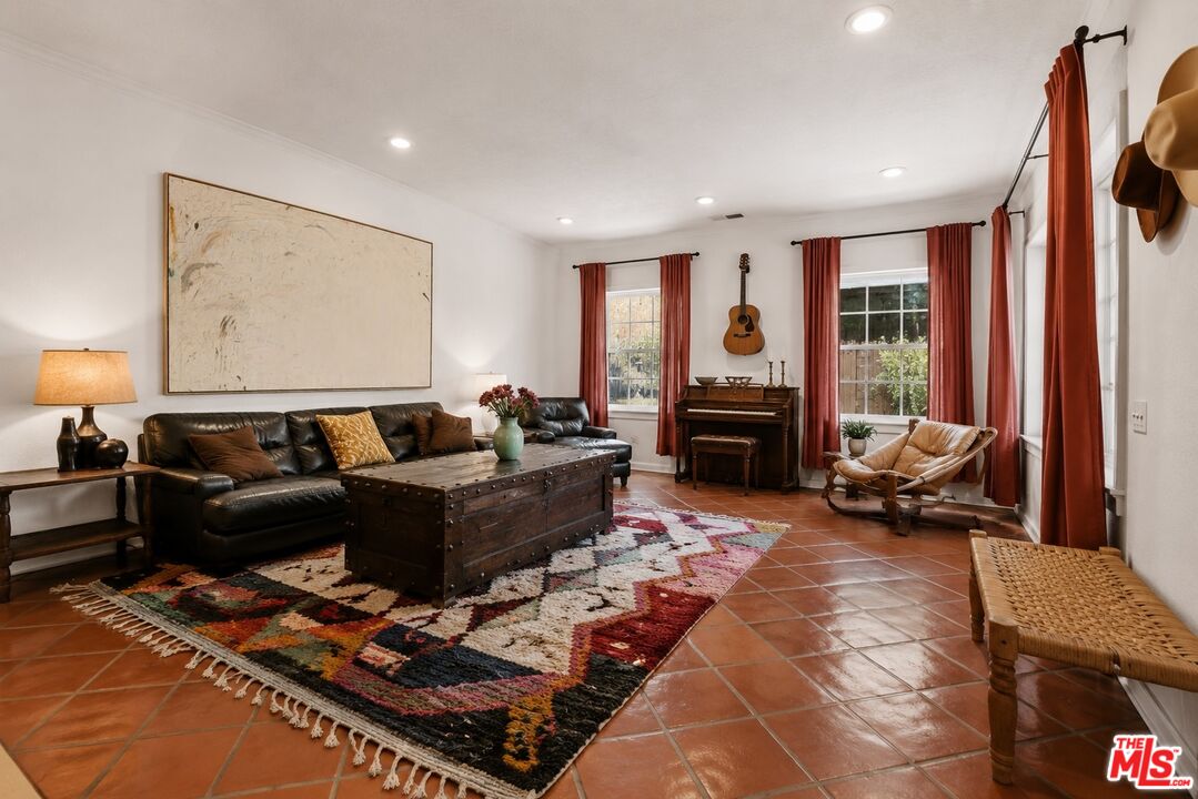 831 East Rio Grande Street Pasadena, CA 91104 - Photo 8 of 43