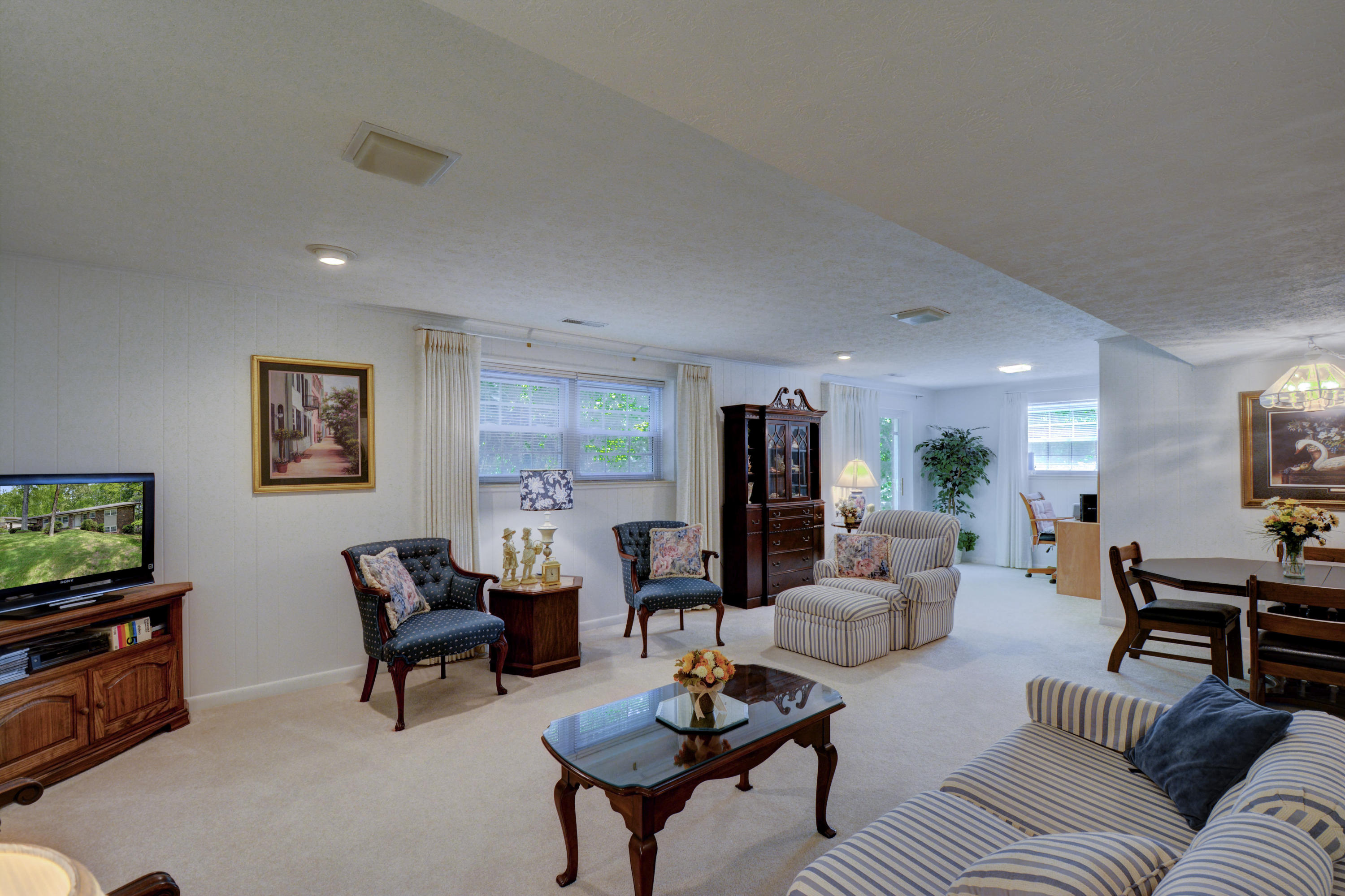 126 Monticello Road Oak Ridge, TN 37830 - Photo 22 of 27 downstairs den with table nook