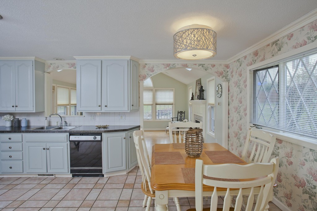 389 Gooseberry Road West Springfield, MA 01089 - Photo 11 of 30 Gallery Image 11