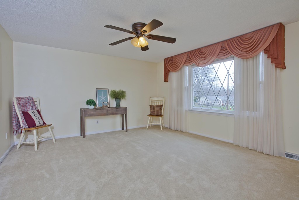 389 Gooseberry Road West Springfield, MA 01089 - Photo 7 of 30 Gallery Image 7