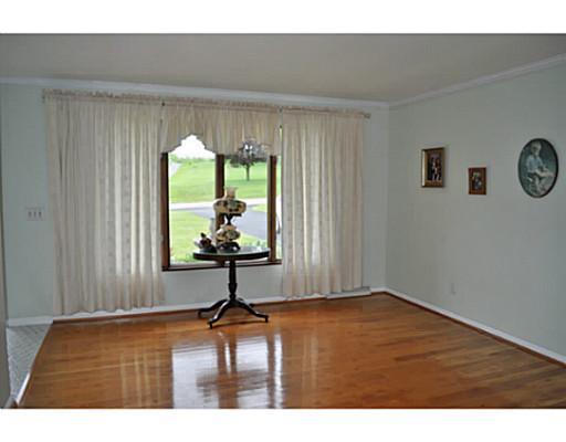 175 East Brewster Road Butler, PA 16001 - Photo 8 of 15 Living Room.