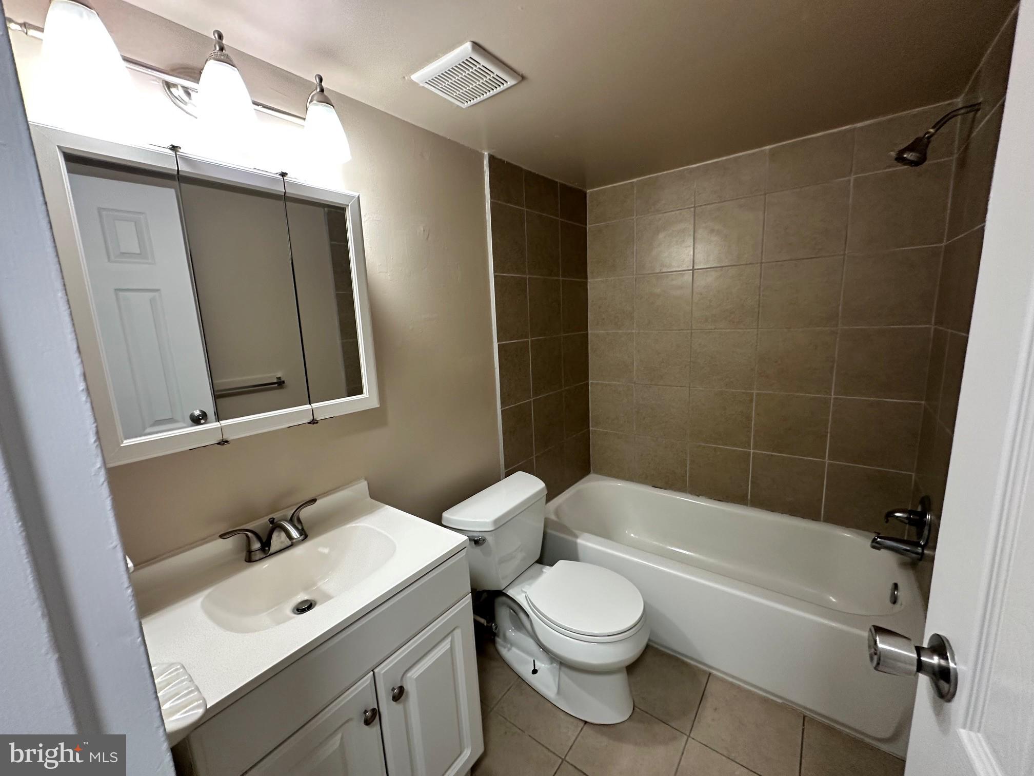 2727-00 Rhawn Street, Unit 42B Philadelphia, PA 19152 - Photo 6 of 9 Gallery Image 6