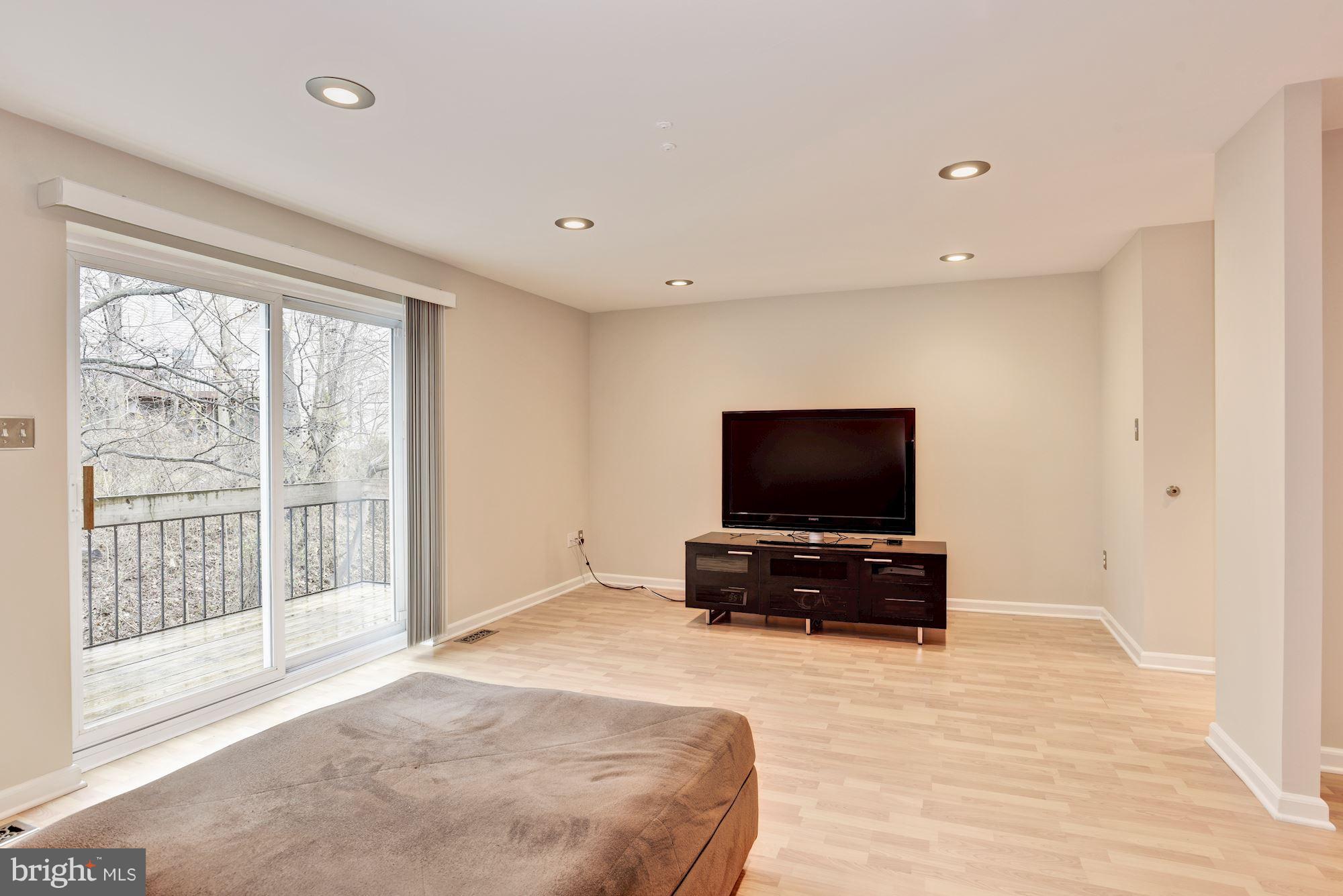 9779 Early Spring Way Columbia, MD 21046 - Photo 8 of 23 Living Room