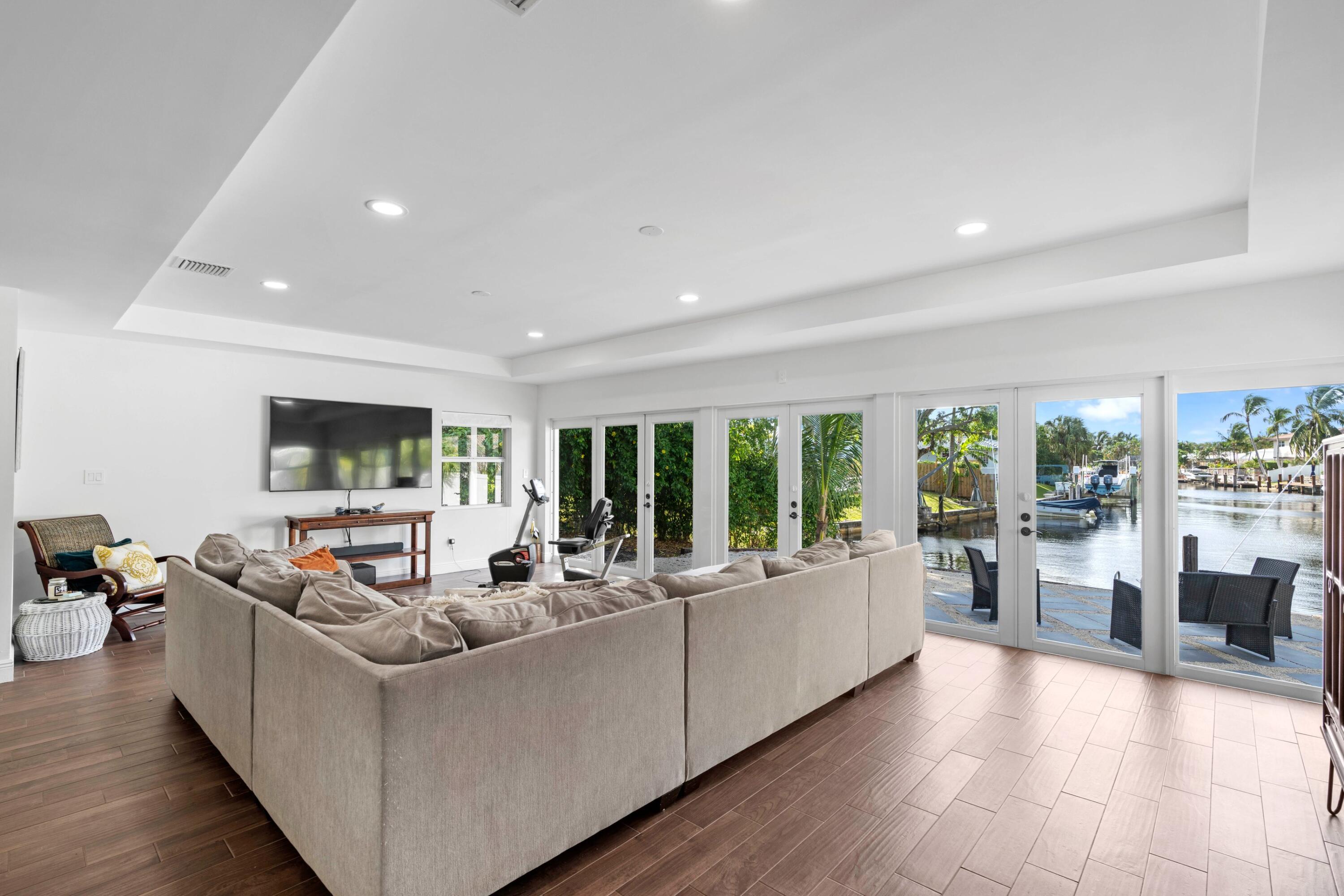 526 Southwest 11th Place Boca Raton, FL 33432 - Photo 3 of 19 Living Room