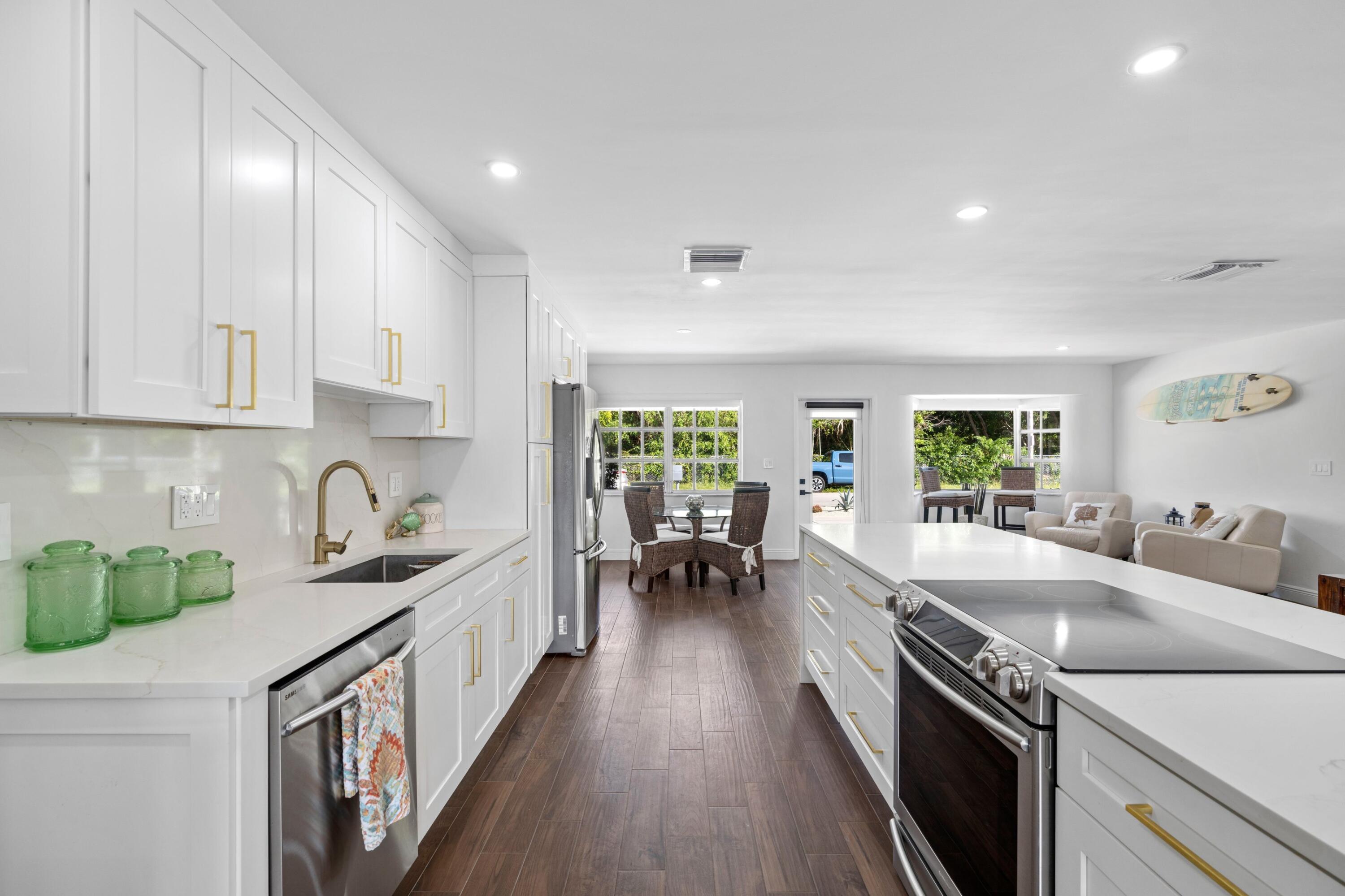 526 Southwest 11th Place Boca Raton, FL 33432 - Photo 8 of 19 Kitchen
