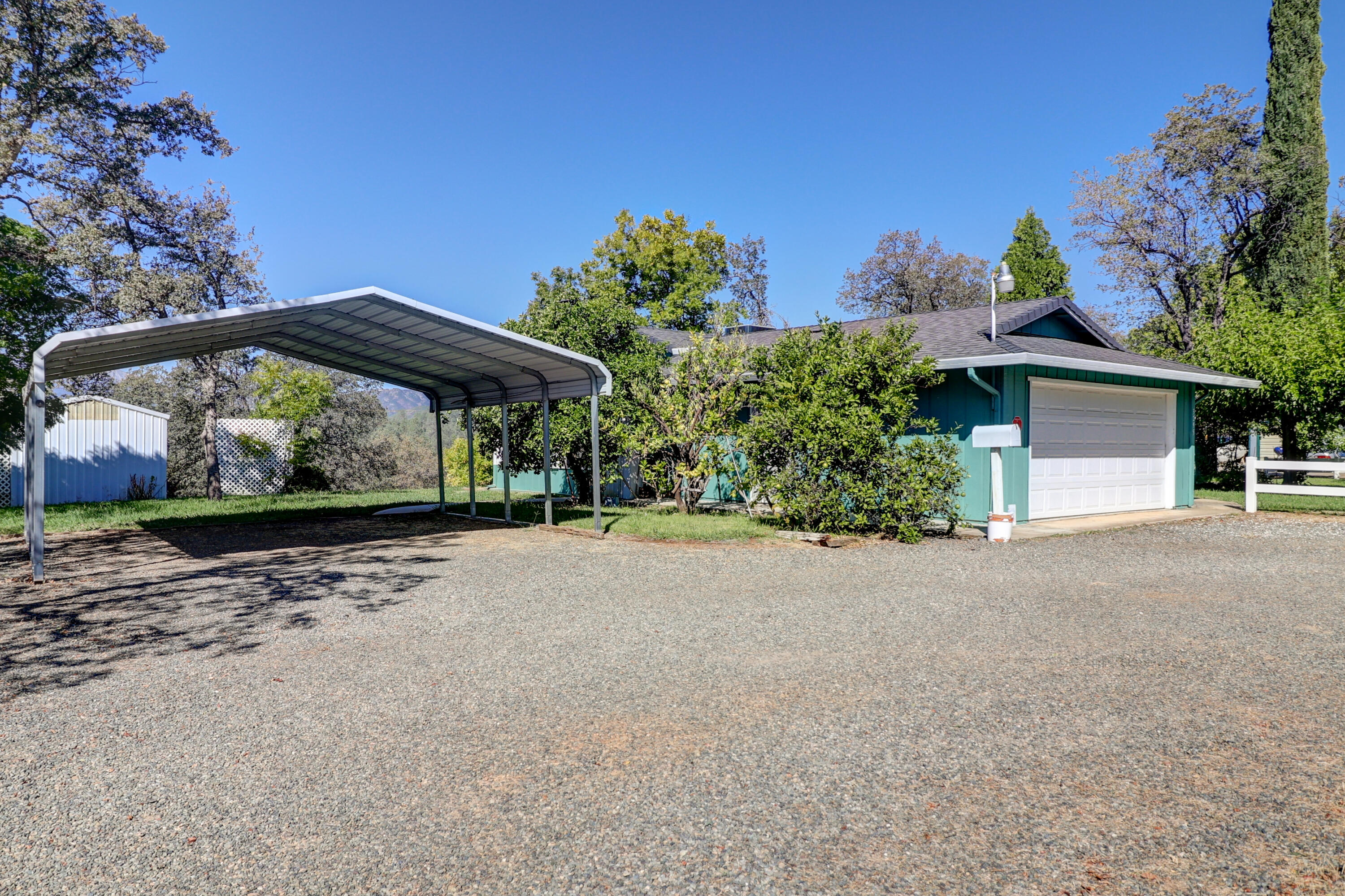 3295 Santa Rosa Way Redding, CA 96003 - Photo 15 of 55 Double Car Detached Car-port