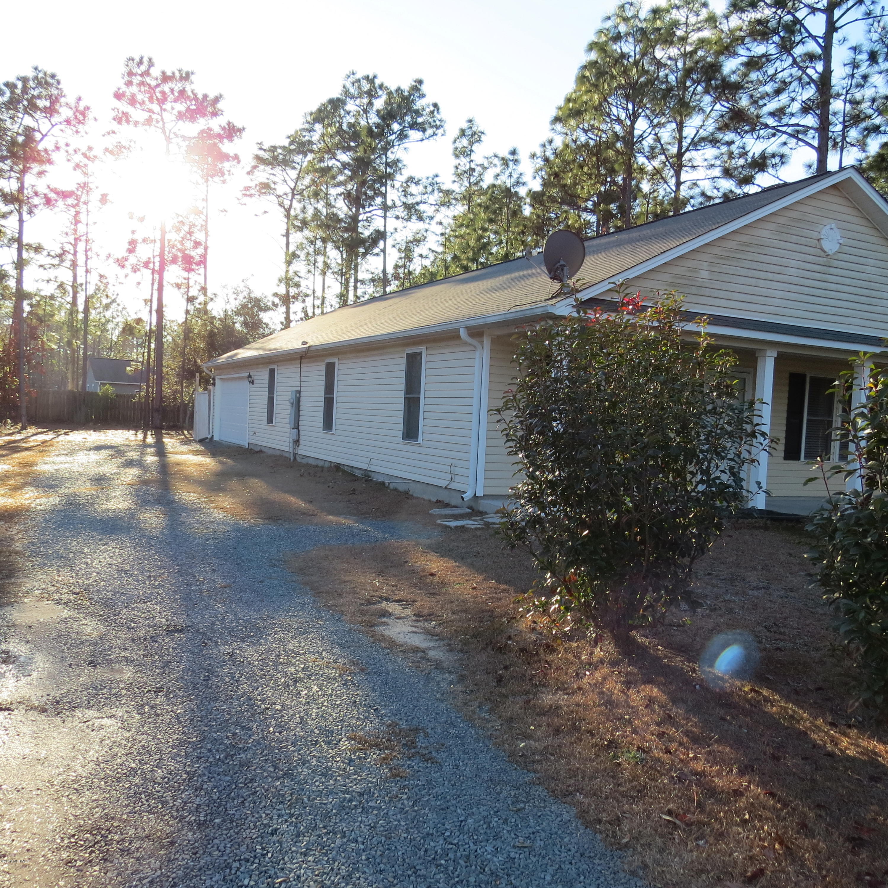 1020 Pierce Road Southport, NC 28461 - Photo 3 of 16 IMG_6320