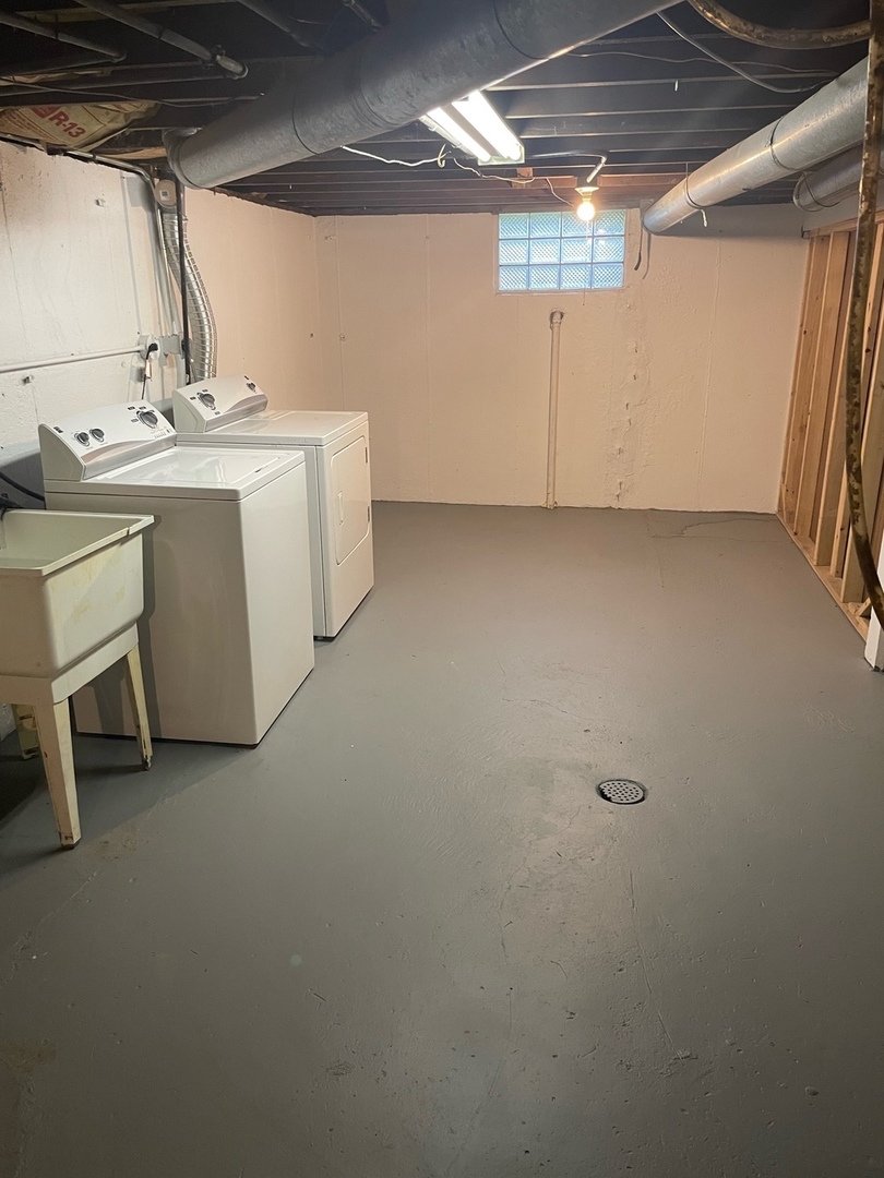 977 Spring Road Elmhurst, IL 60126 - Photo 12 of 13 a utility room with dryer and washer