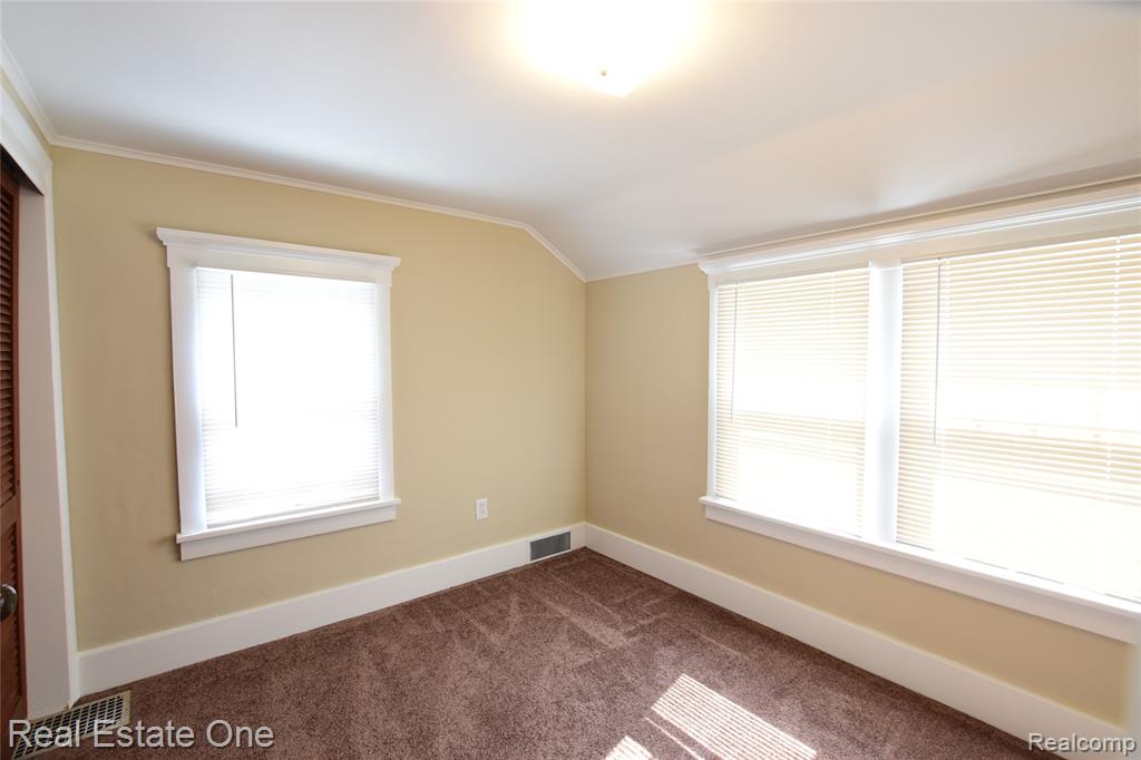 99 Chippewa Road Pontiac, MI 48341 - Photo 17 of 28