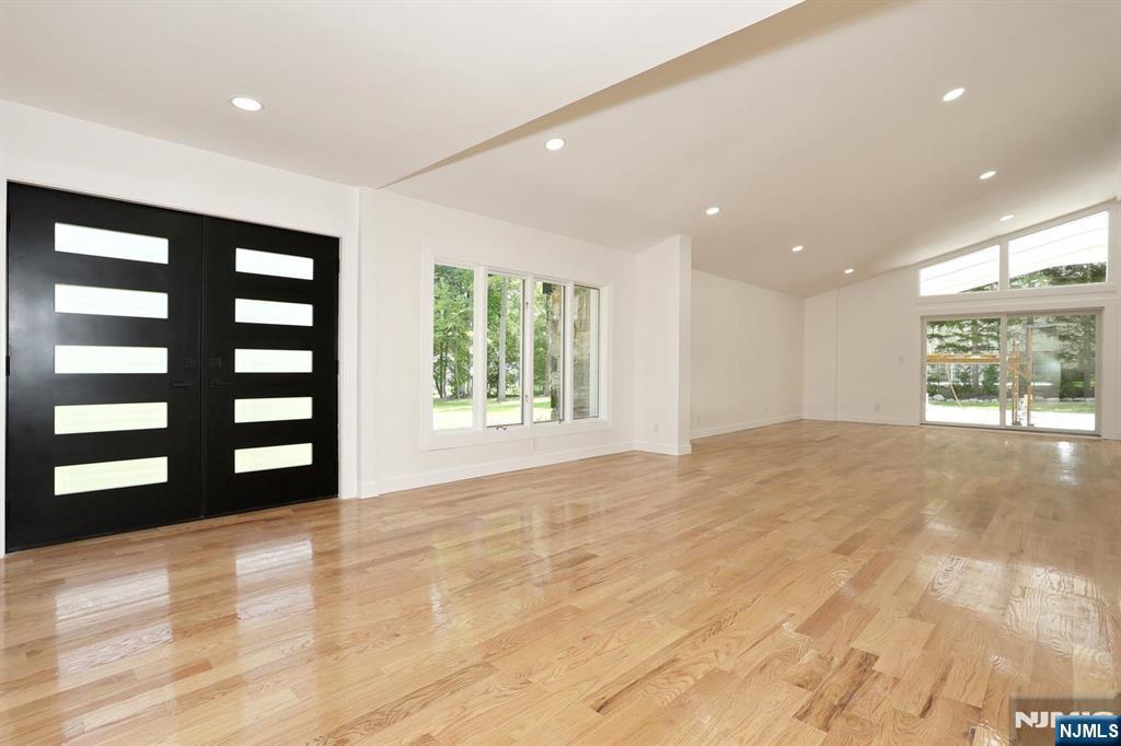 51 Mill Rd Extension Woodcliff Lake, NJ 07677 - Photo 4 of 50